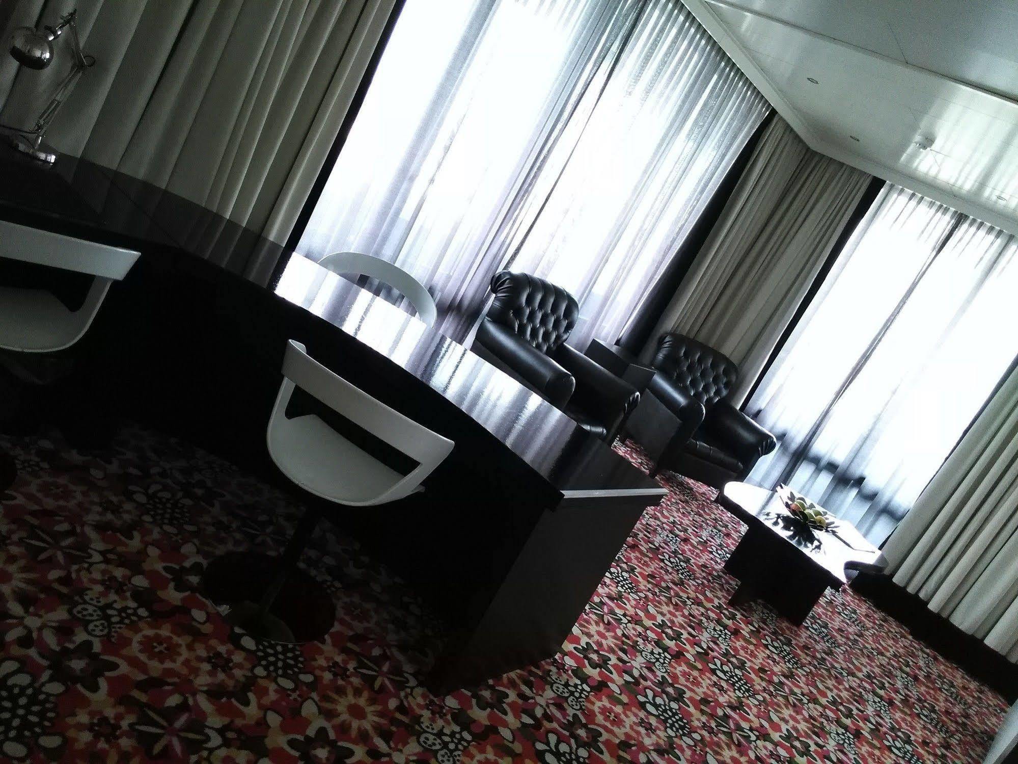 Van Der Valk Hotel Den Haag Nootdorp Bagian luar foto