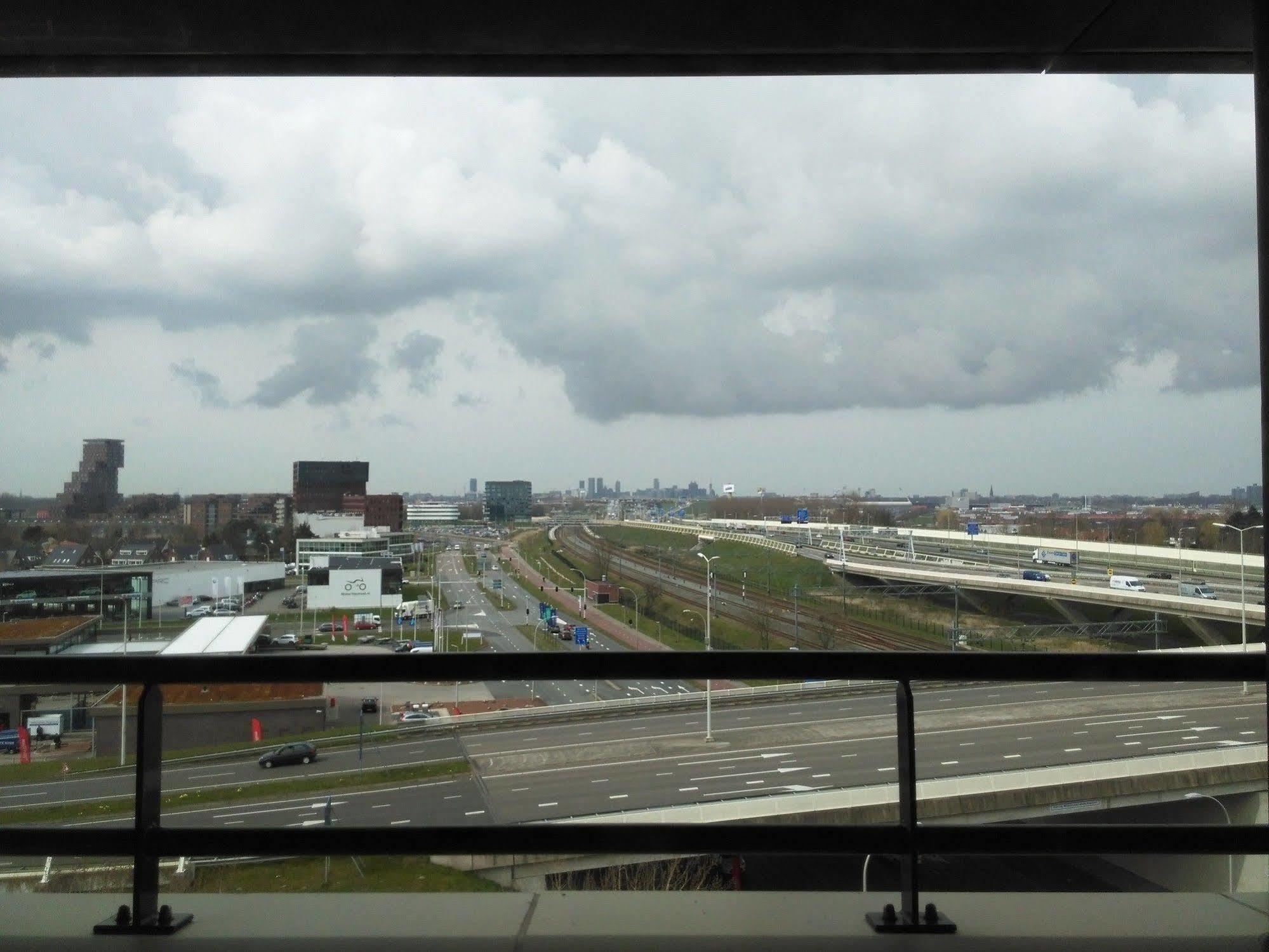 Van Der Valk Hotel Den Haag Nootdorp Bagian luar foto