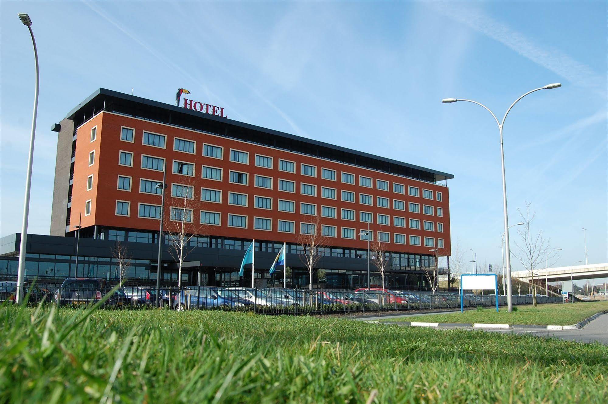 Van Der Valk Hotel Den Haag Nootdorp Bagian luar foto